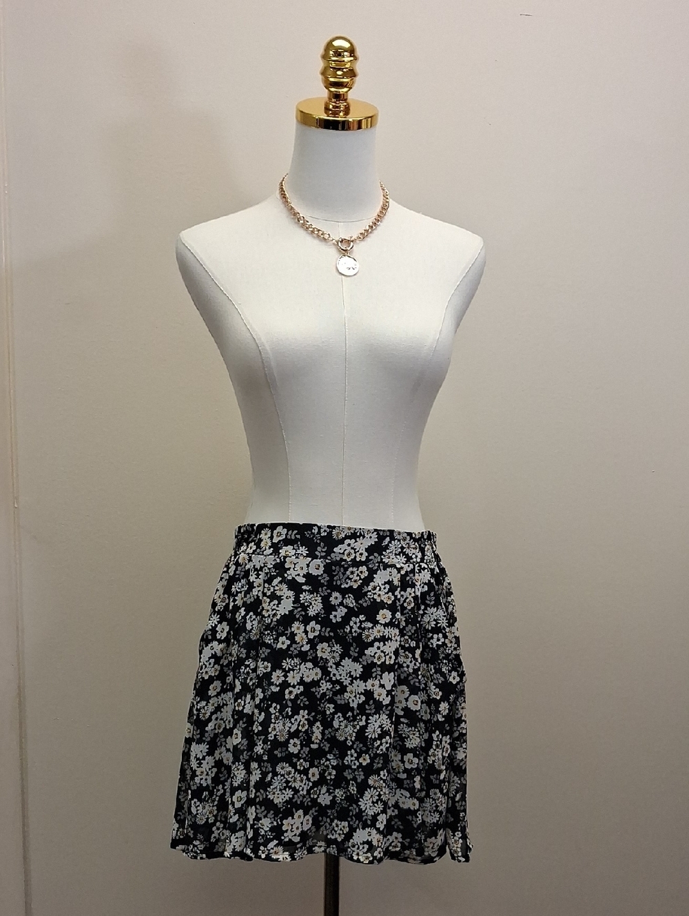 Jolt Black White Floral Pleated Mini Skirt Size Medium